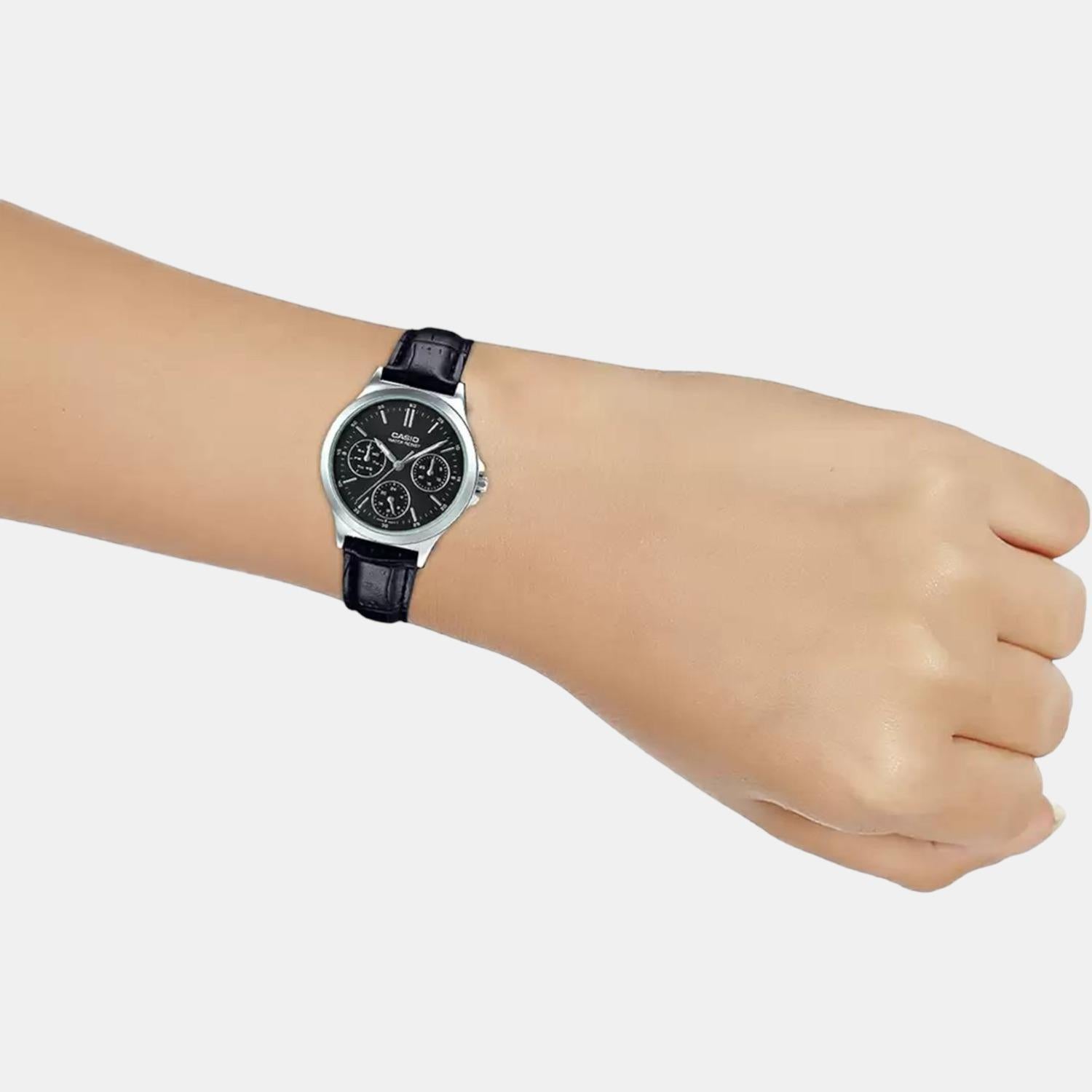 Enticer Women Quartz Black Dial Chronograph Leather Watch A1149