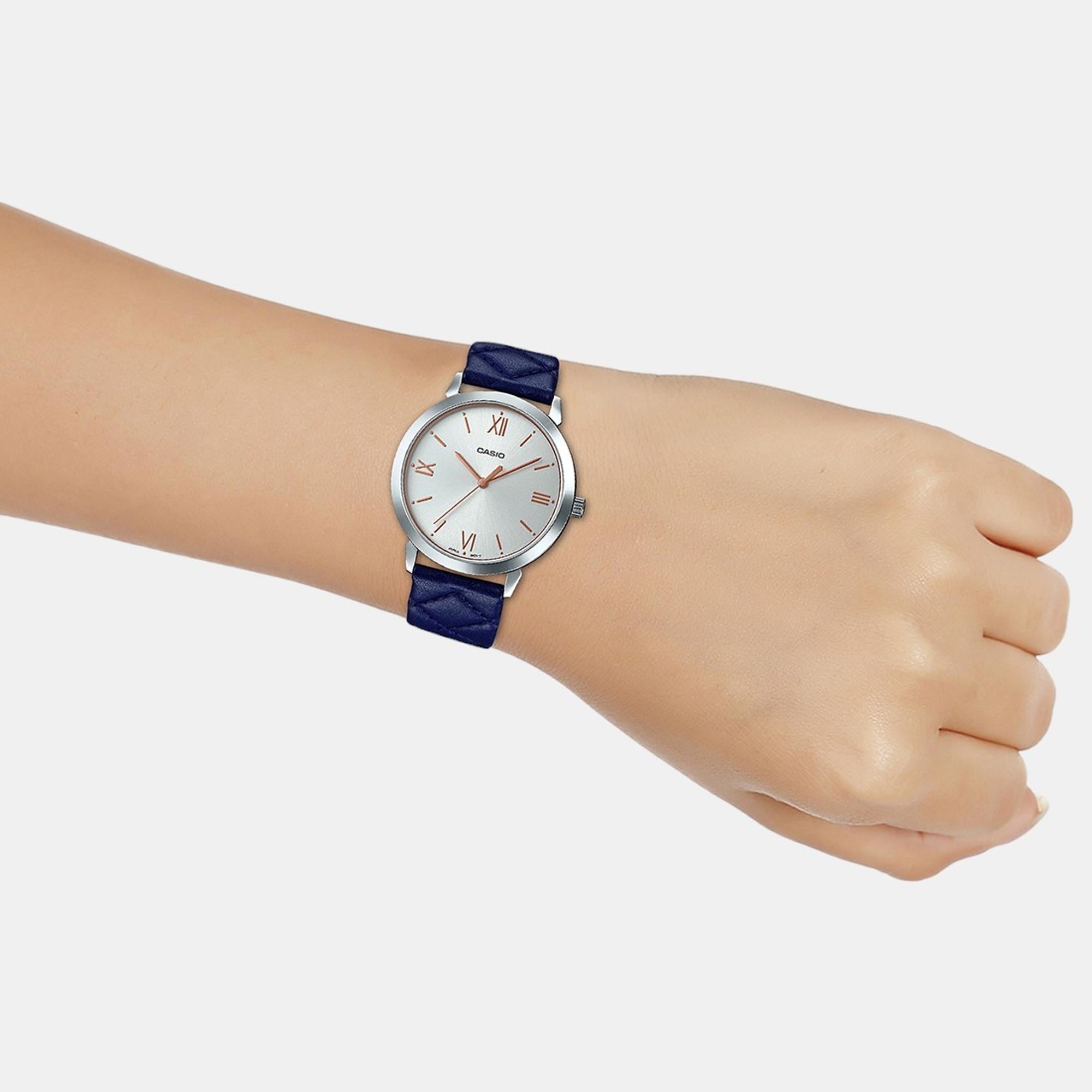 Enticer Women Quartz Silver Dial Analog Leather Watch A1482