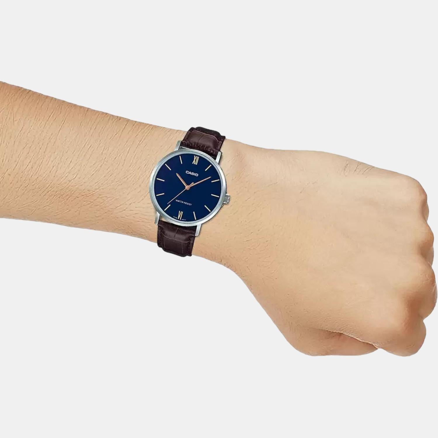 Enticer Men Quartz Blue Dial Analog Leather Watch A1616