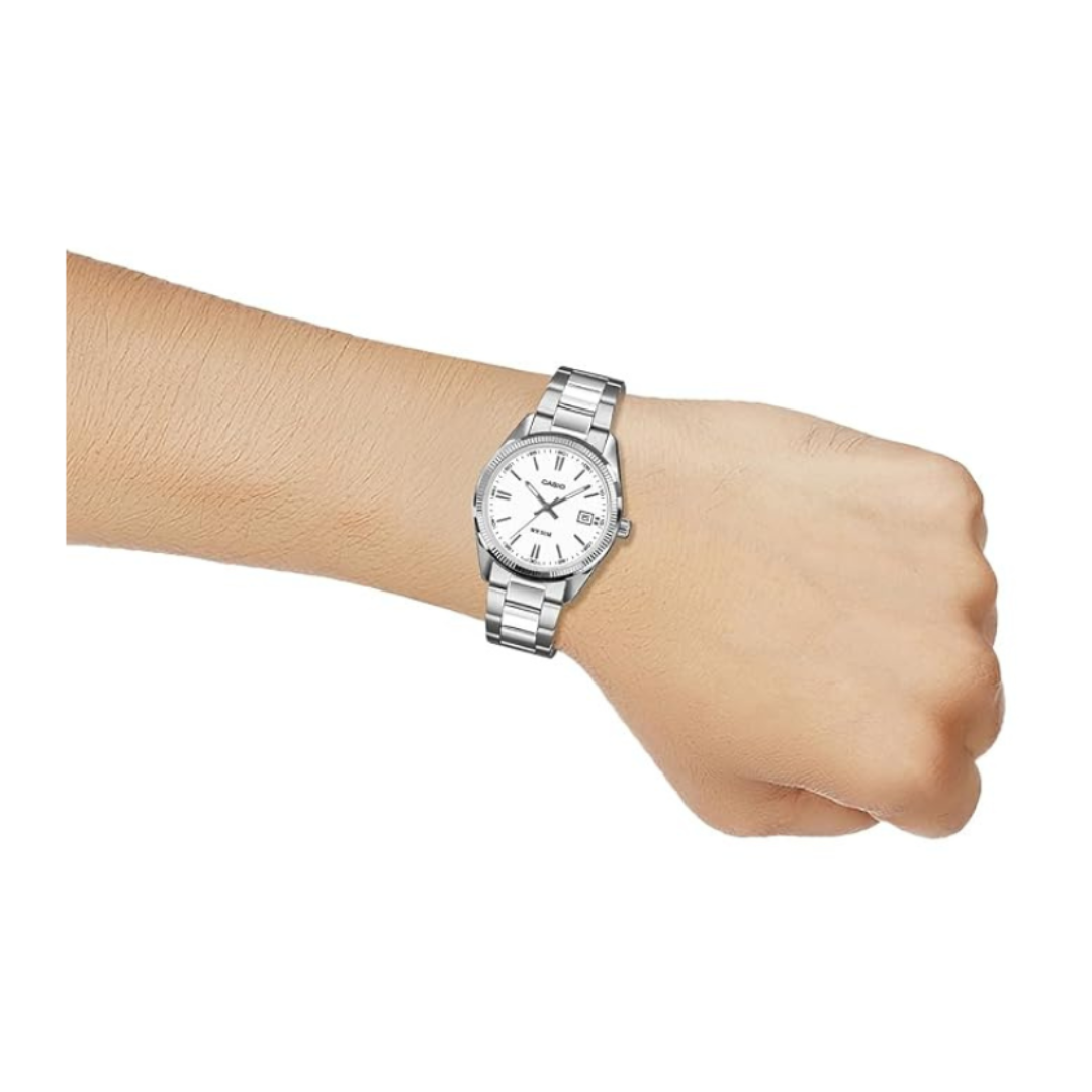 Casio UTP-1302PD-7AVDF A2567 | Analog White Watch Women.